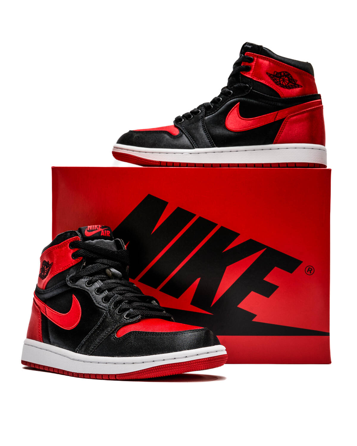 Air Jordan WMNS 1 RETRO HI OG 'Satin Bred'